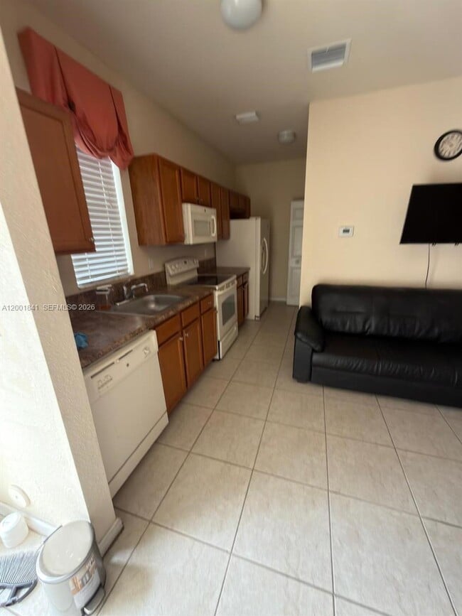 Building Photo - 16961 SW 90th Terrace Unit Studio