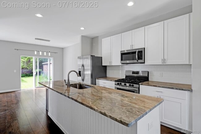 Photo - 534 E Brickley Ave