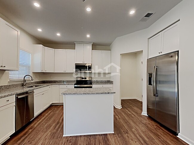 Photo - 5066 Twin River Dr