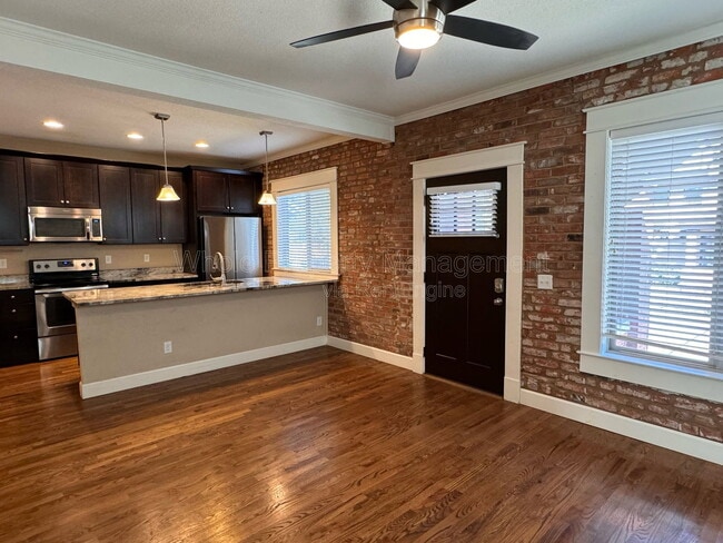 Building Photo - 2118 E 21st Ave