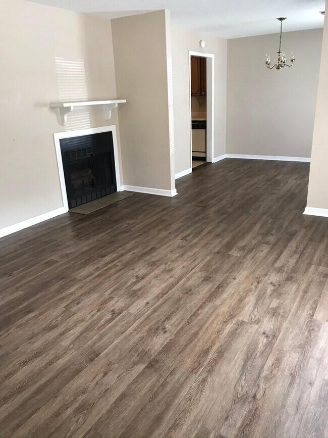 Beautiful hardwood floor with fireplace - 531 Willson St Townhome