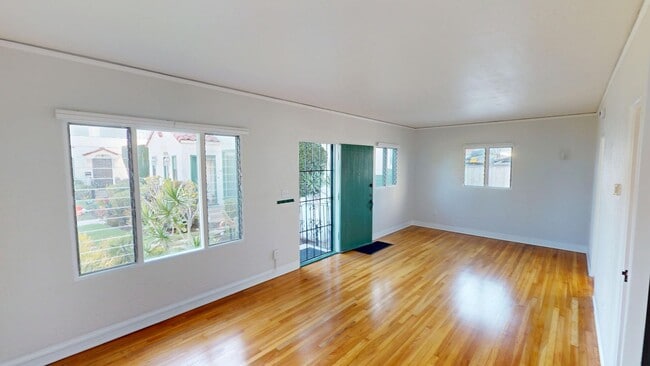 Photo - Unfurnished One Bedroom for Rent in Corona... Unidad 940 C Avenue