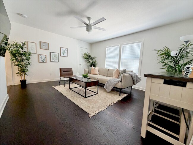 218 W 15th St Unit N