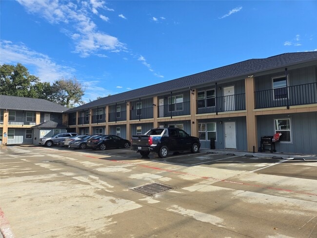 Building Photo - 22061 Russell Dr