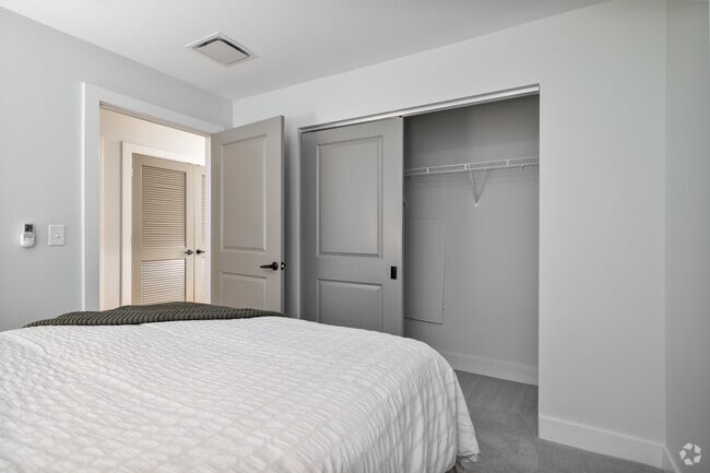 1BR, 1BA - 642SF - Bedroom - H
