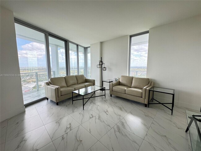 Photo - 2000 Metropica Wy Unidad 2409