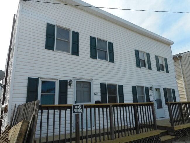 Photo - 606 Water St