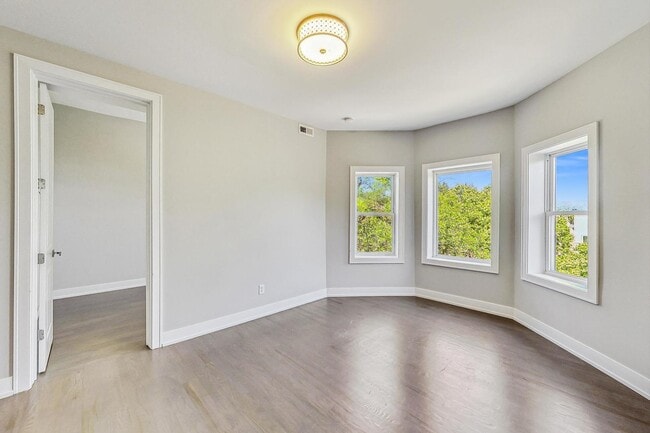 Photo - 2131 W Ohio St Unit 3