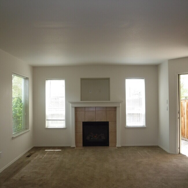 Photo - 3 Bed/2.5 Bath Duplex in NE Bend - Nova Loop Unit A