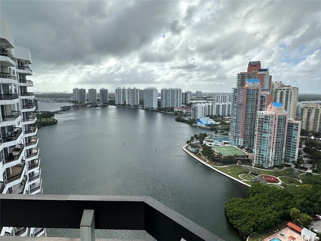 Building Photo - 3530 Mystic Pointe Dr Unit 3204