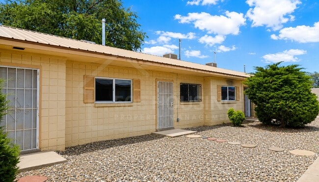 Photo - Large Move-In Ready Studio Apartment Near Kirtland AFB Unit 10