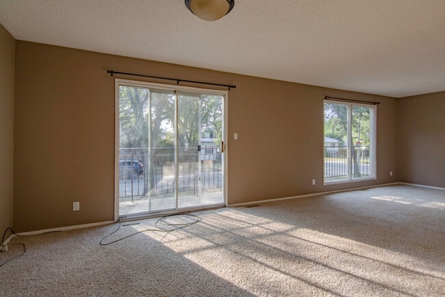 Photo - 1536 Ave C North