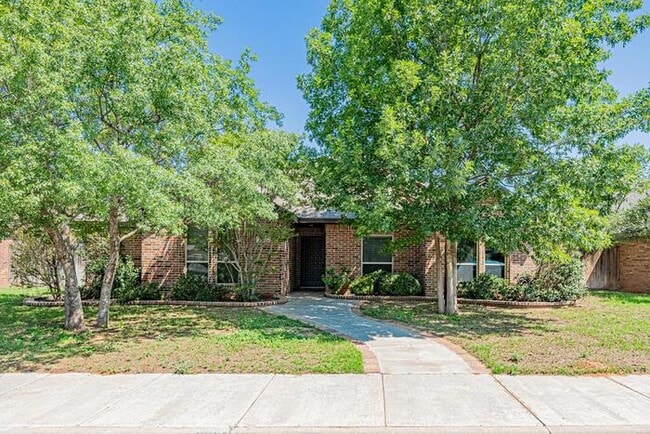 Building Photo - 3 bed 2 bath home with 2 car garage!