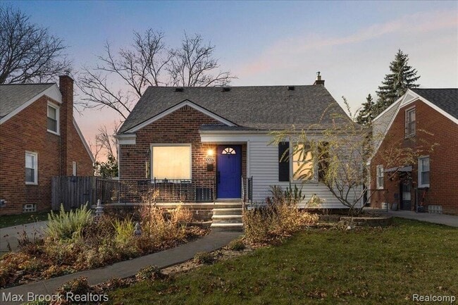 Building Photo - 3207 N Altadena Ave