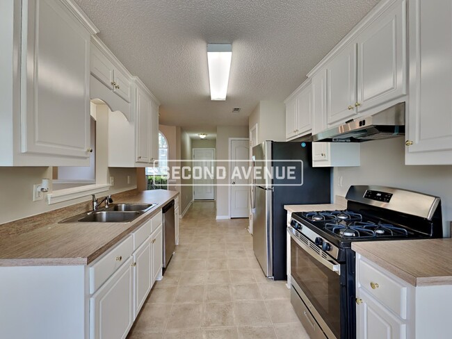 Photo - 661 Morningside Dr N