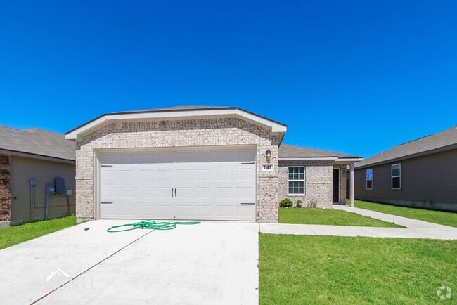 Building Photo - Now Available! First Month Free! Rental