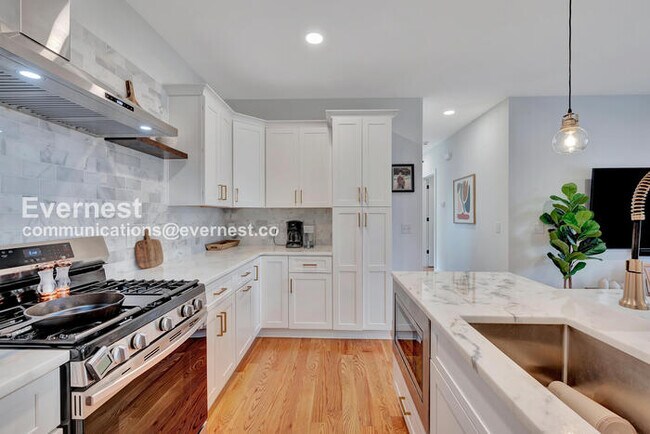 Building Photo - 1258 1st Ave S