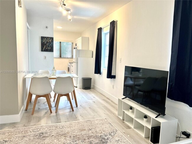 Building Photo - 825 Euclid Ave Unit 8