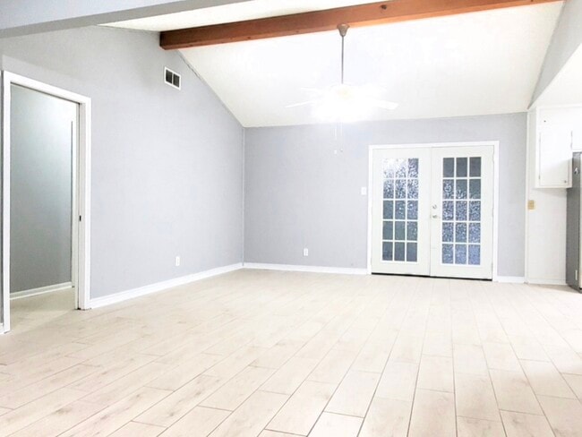 Photo - 8620 Chateau Cir