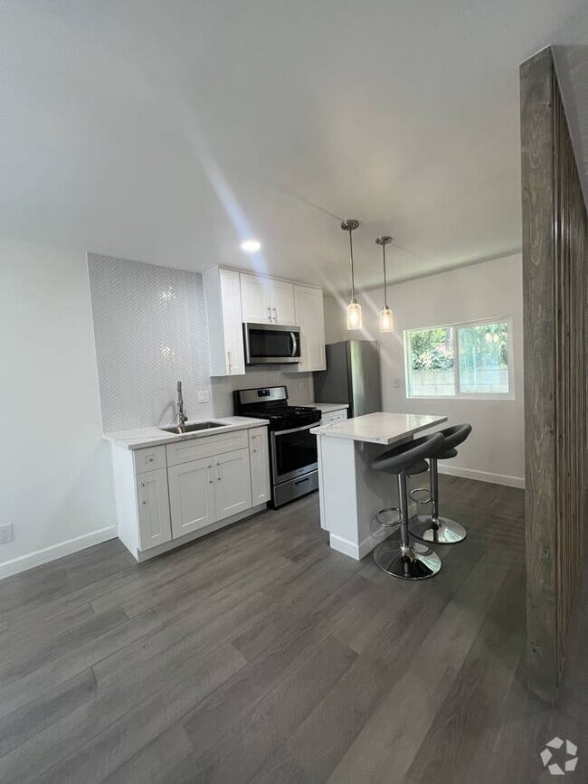 Building Photo - 3523 La Clede Ave Unit Studio Rental