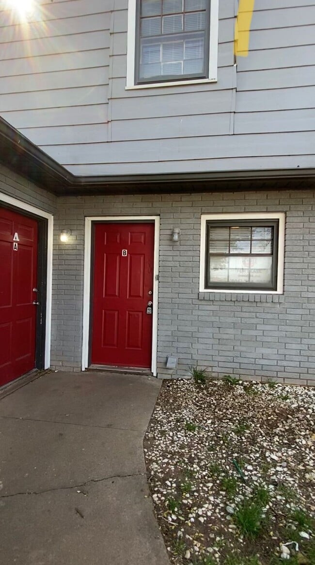 Building Photo - 2107 49th St Unit B Rental