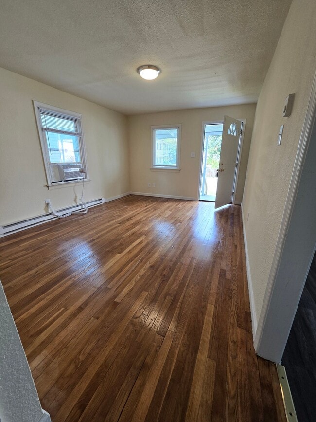 Photo - 611 Hazelhurst Ave