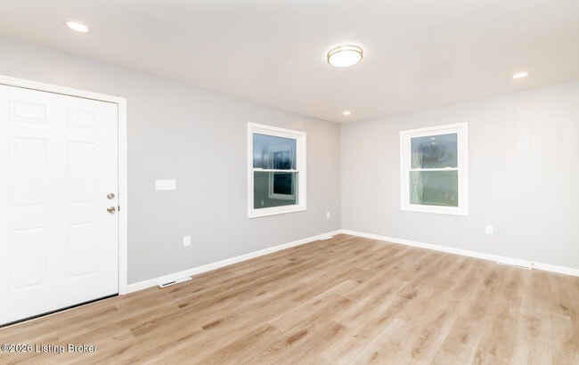 Photo - 204 W Warfield St