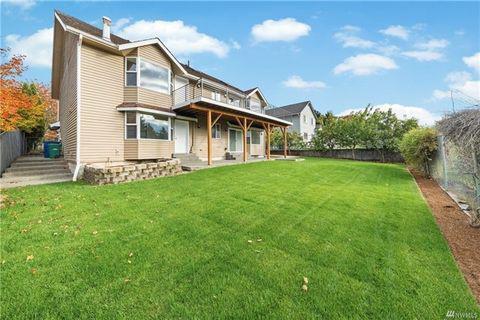 Photo - 407 Index Pl NE