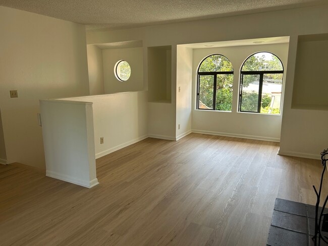 Photo - 1121 Chino St