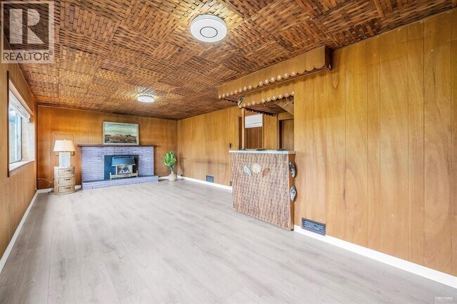 Photo - 8620 Camden Crescent