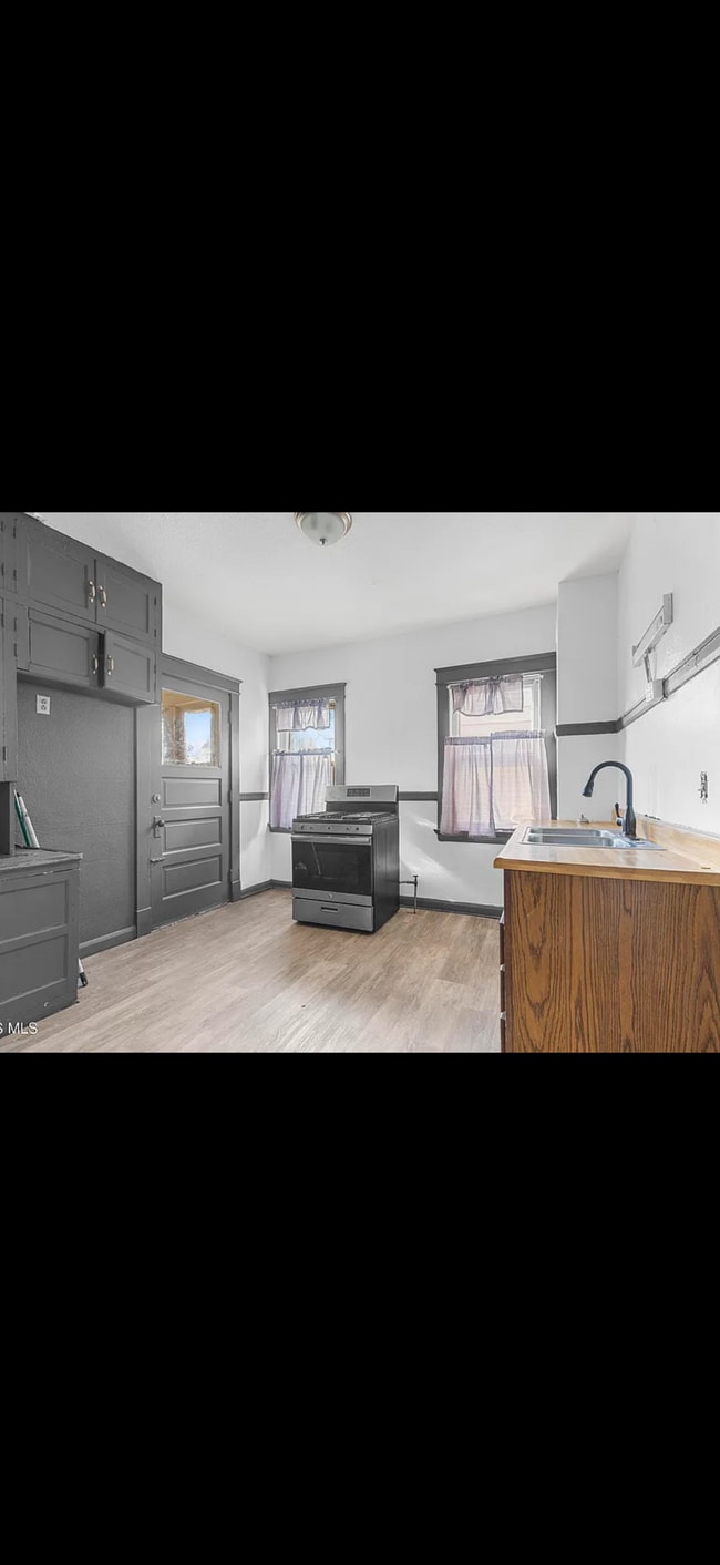 Photo - 421 Cincinnati St