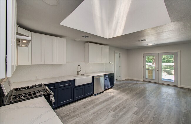 Photo - 619 River Plantation Dr