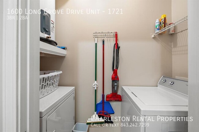 Photo - 1600 Long Grove Dr