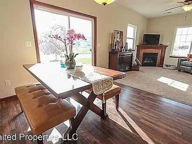 Photo - Beautiful Townhouse located in a desirable neighborhood in North Liberty