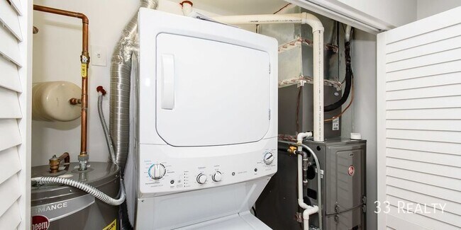 Photo - 2125 W Chicago Ave Unidad 2F