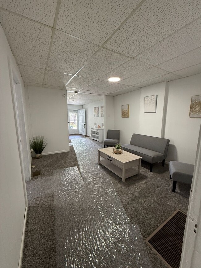 Photo - Don't miss out on this beautifully updated unit!