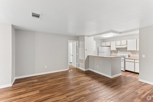 2BR, 2BA - 962SF - Living Room