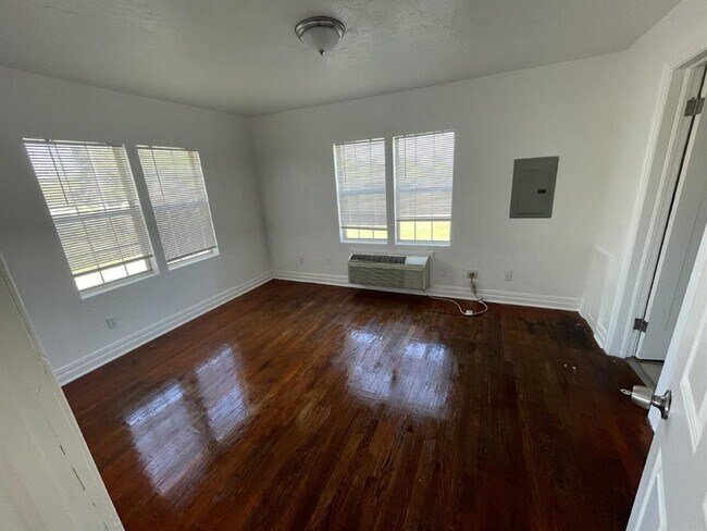 1800 Exchange Ave Unit 1/2