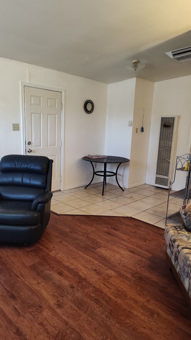 2207 W Juniper St Unidad A