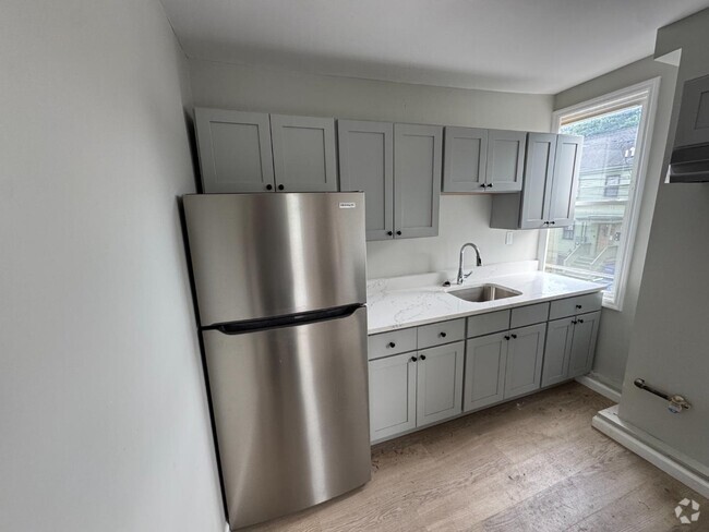 Building Photo - 122 Liberty St Rental