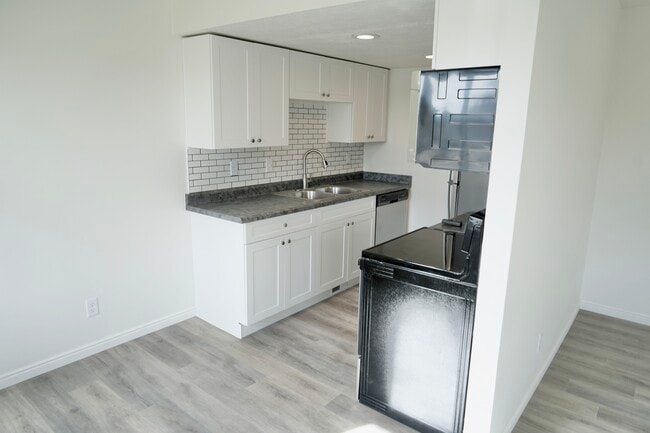 Photo - 1526 Layton 4-plex Unit 2 Top Right