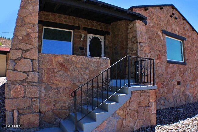 Building Photo - 1214 Stockwell Ln Rental