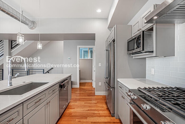 Photo - 3324 S Washington St