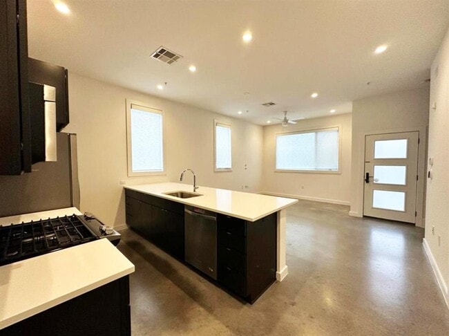 Photo - 1021 1/2 E 38th St Unit 53