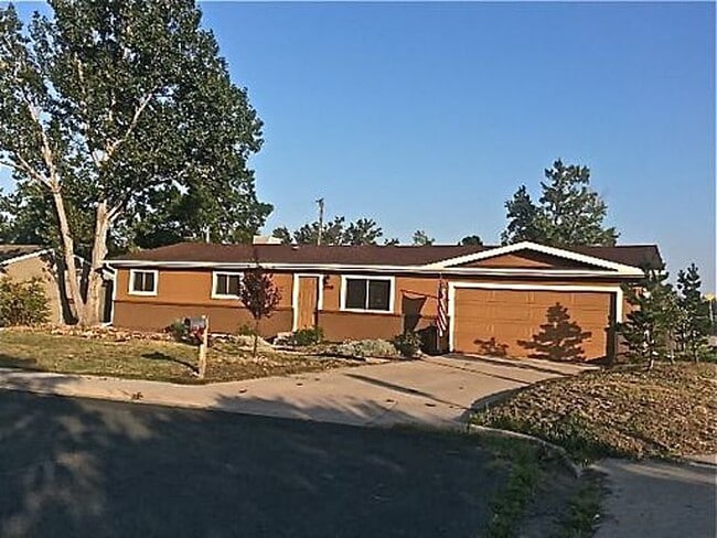 Photo - 1266 Aikins Way