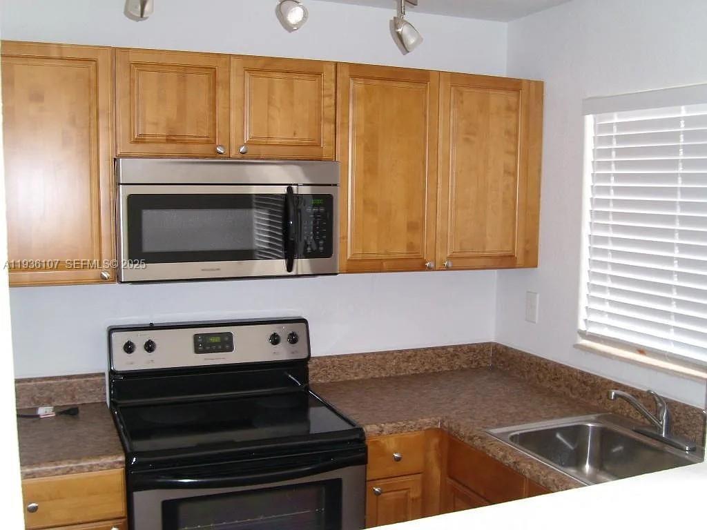 Photo - 1440 SW 4th Ave Unit 6