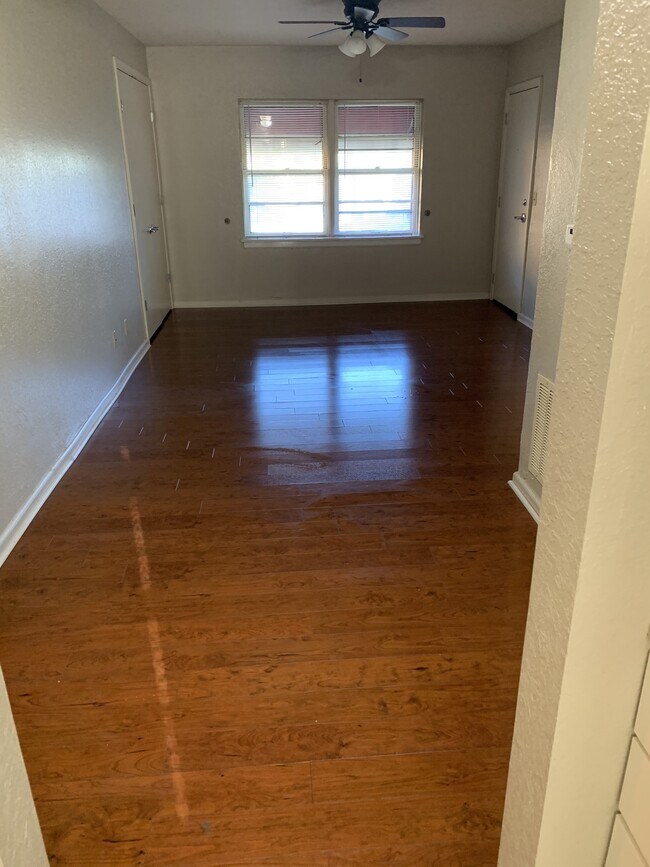 Photo - Mullen Court Apartments