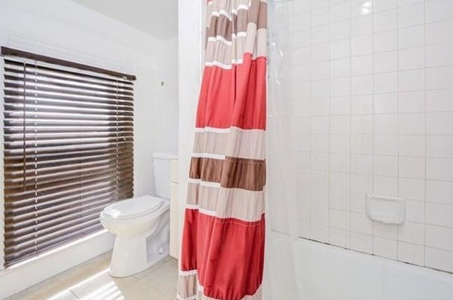 bath2 - 16 Falkland St Unit 2