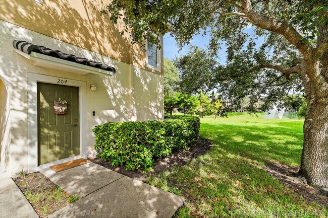 1561 SE Wilshire Pl Unit 204