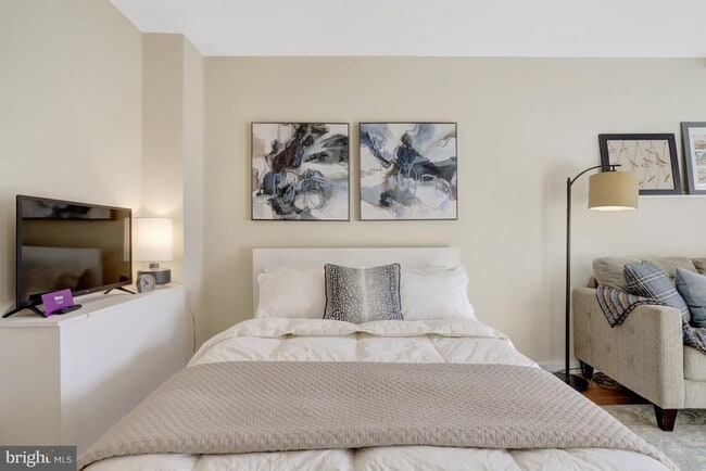 Building Photo - 1021 Arlington Blvd Unit 434